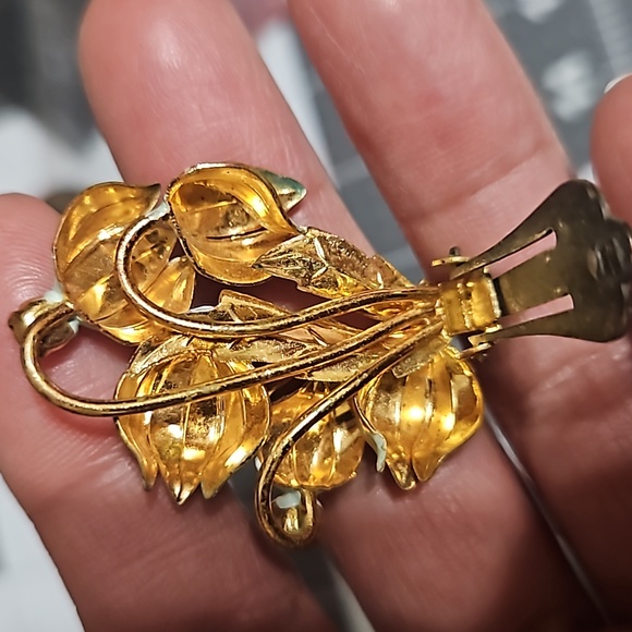 Vintage Made in Austria Clip Earrings - Picture 5 of 9